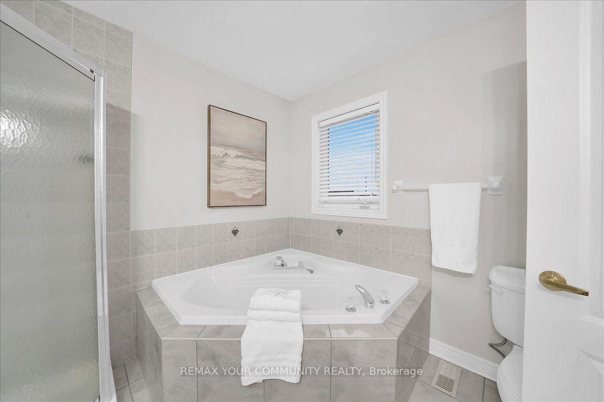 Photo 30 of 129 Colombo Crescent, Vaughan, Maple — HOMEH