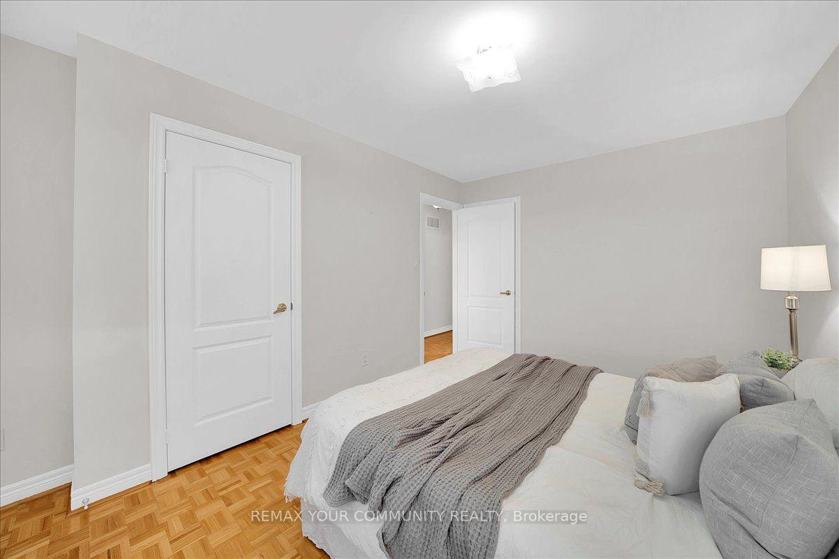 Photo 33 of 129 Colombo Crescent, Vaughan, Maple — HOMEH