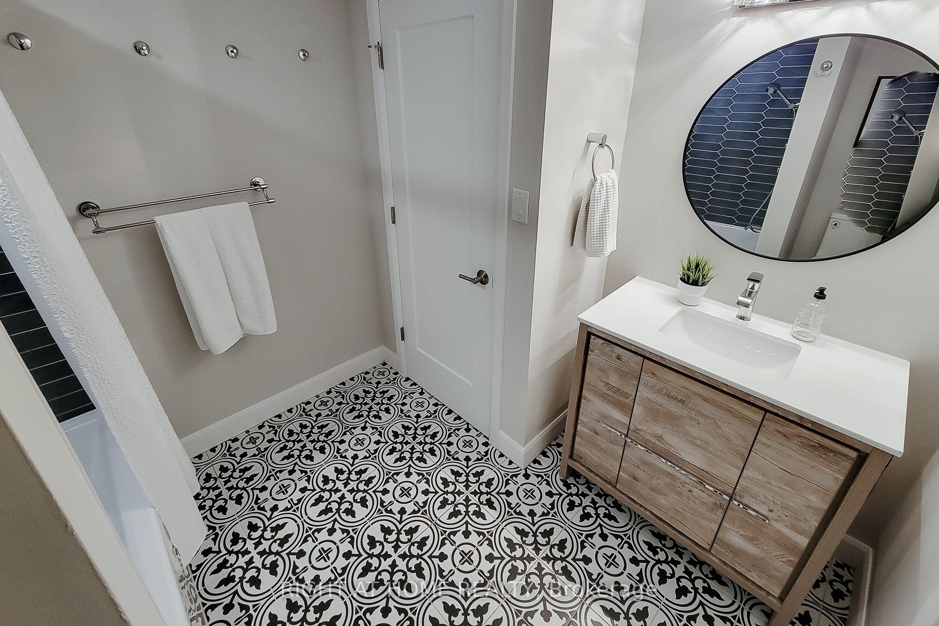 Photo 17 of 3574 Autumnleaf Crescent, Mississauga, Erin Mills — HOMEH