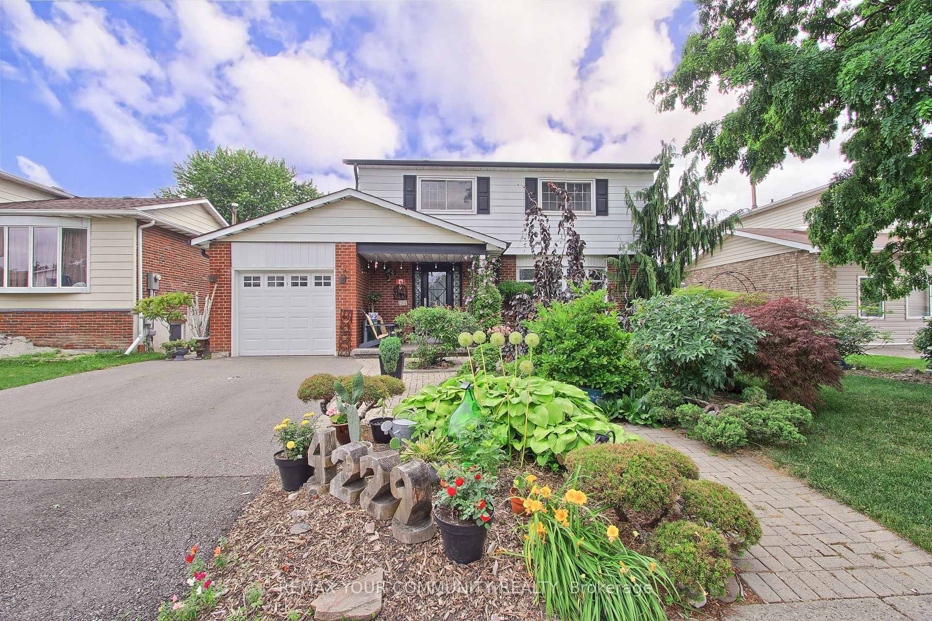 Photo 2 of 4229 Brandon Gate Drive, Mississauga, Malton — HOMEH