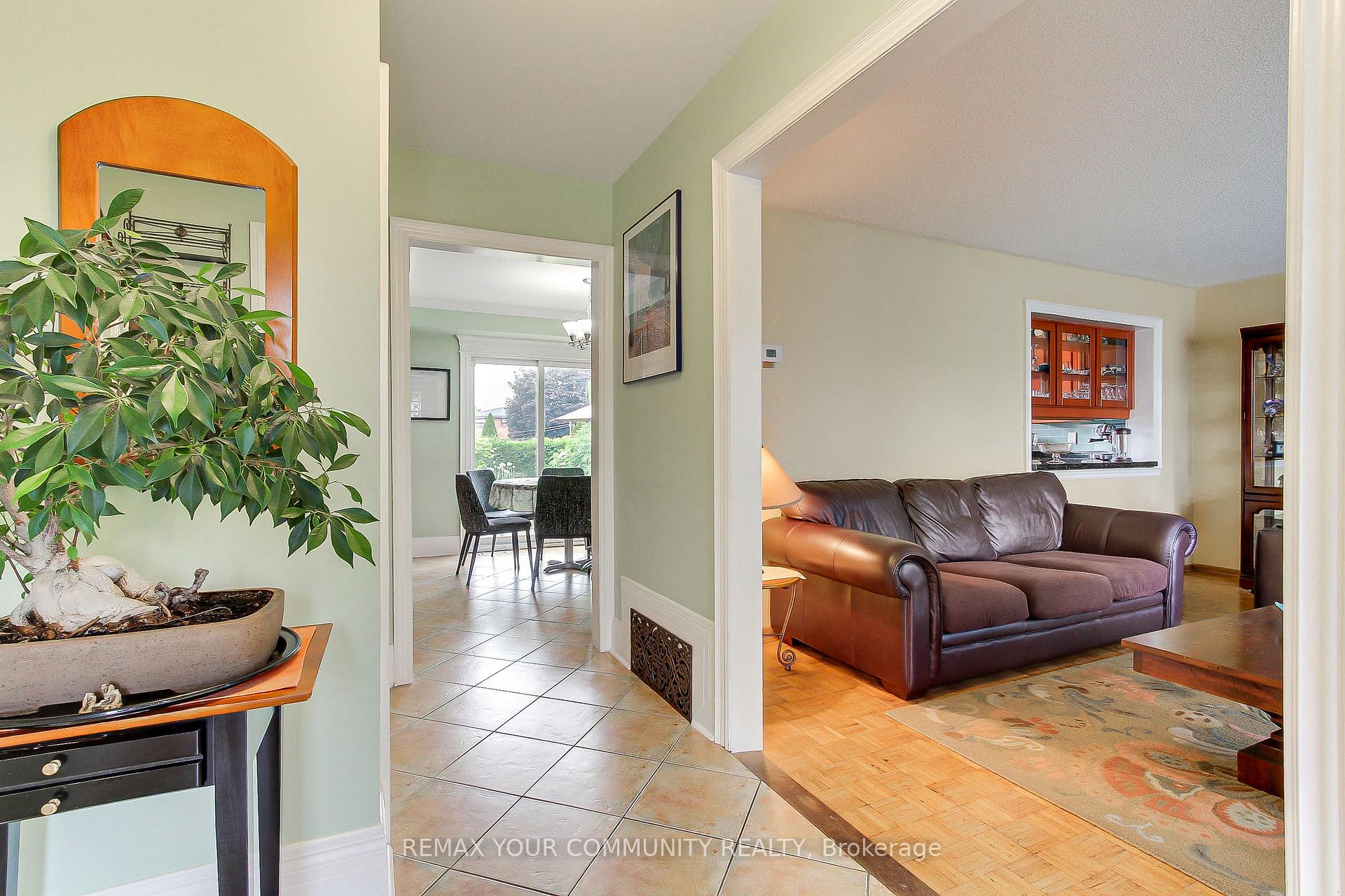 Photo 8 of 4229 Brandon Gate Drive, Mississauga, Malton — HOMEH