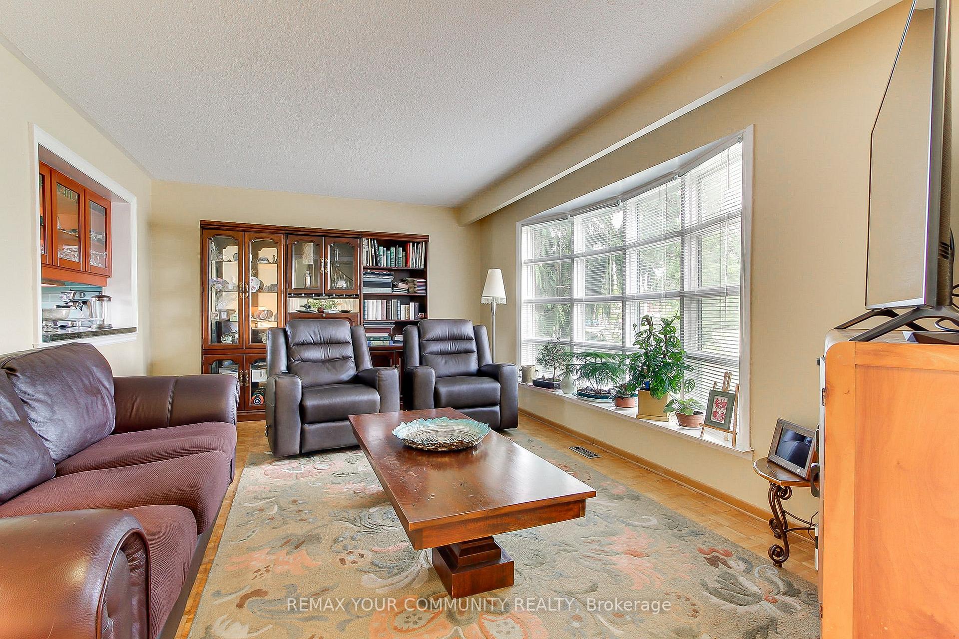 Photo 9 of 4229 Brandon Gate Drive, Mississauga, Malton — HOMEH