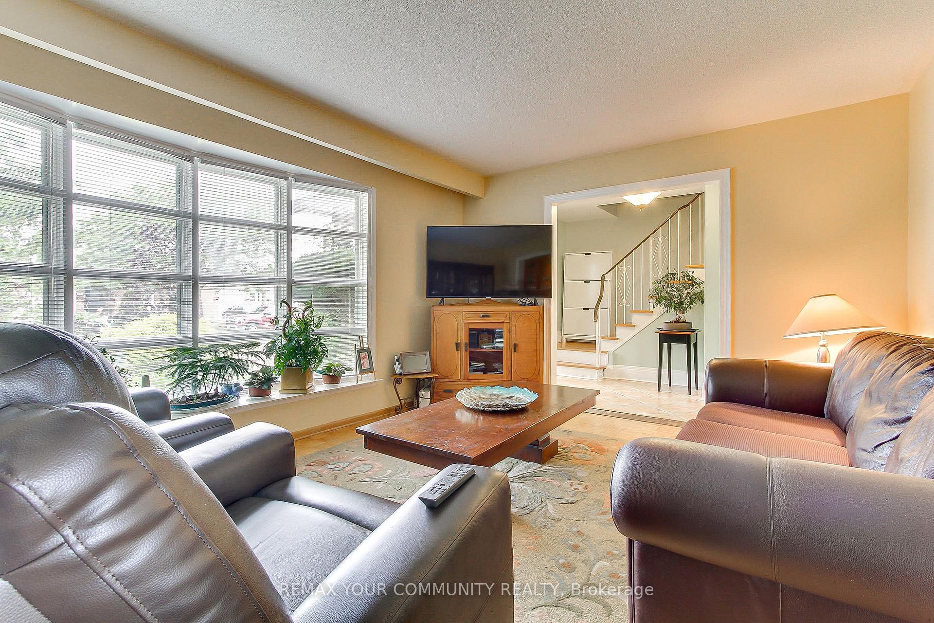Photo 10 of 4229 Brandon Gate Drive, Mississauga, Malton — HOMEH