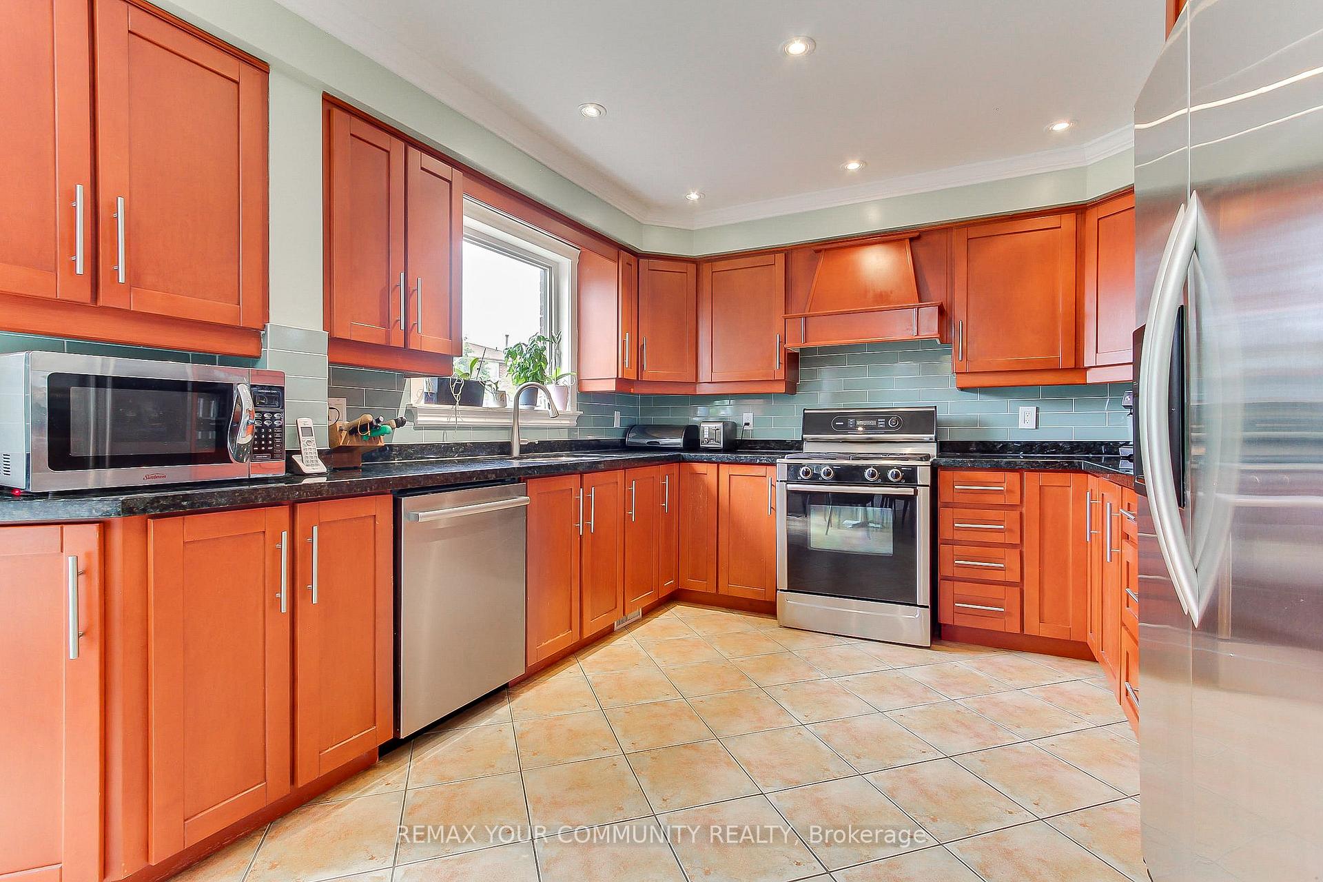 Photo 11 of 4229 Brandon Gate Drive, Mississauga, Malton — HOMEH