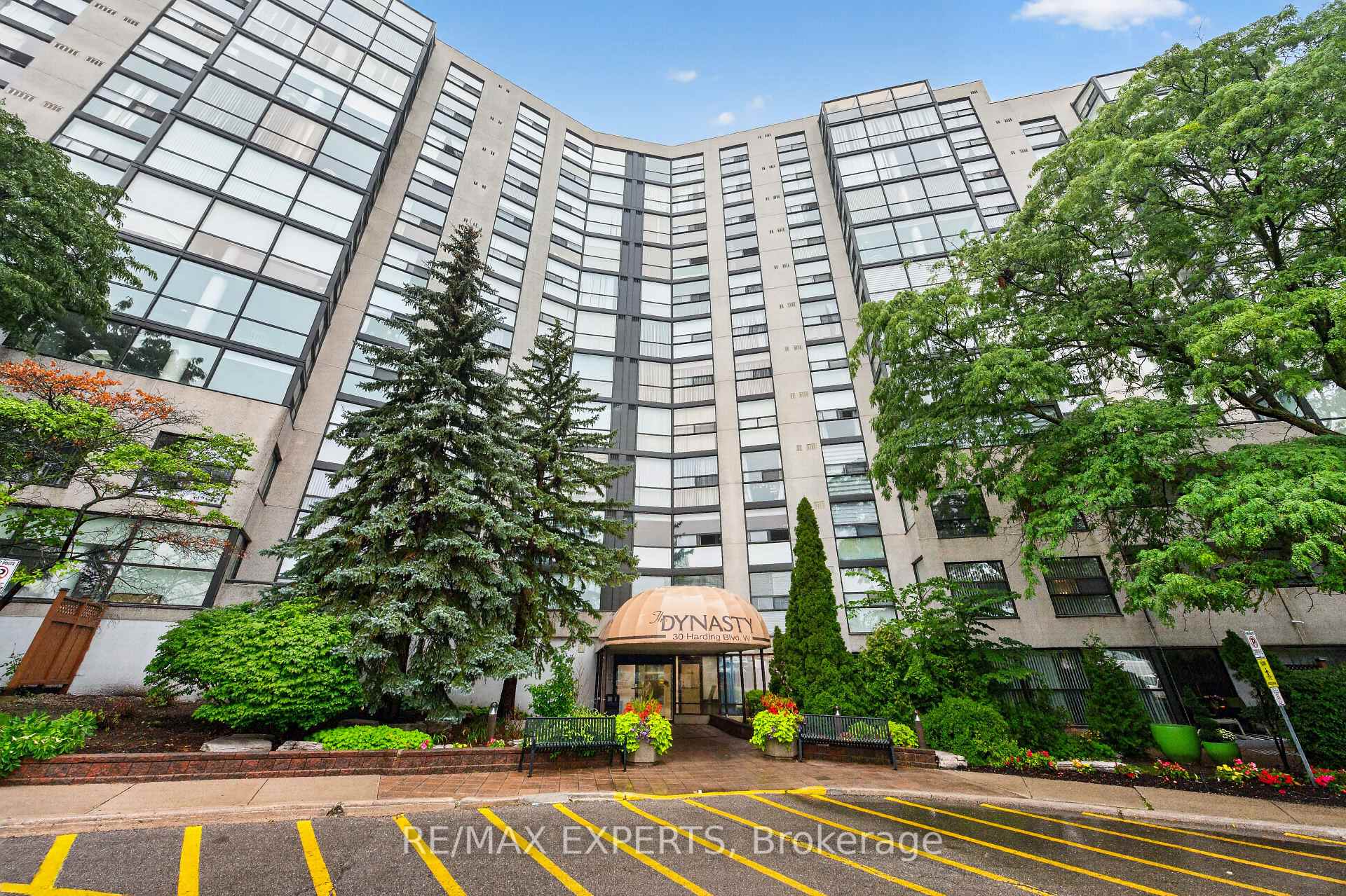 Photo 2 of Unit Ph01, 30 Harding Boulevard W, Richmond Hill, North Richvale — HOMEH