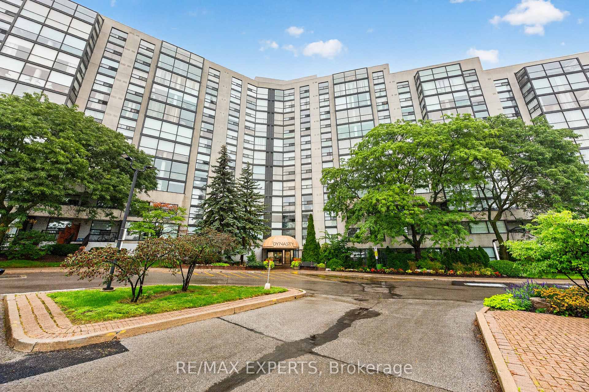 Photo 3 of Unit Ph01, 30 Harding Boulevard W, Richmond Hill, North Richvale — HOMEH