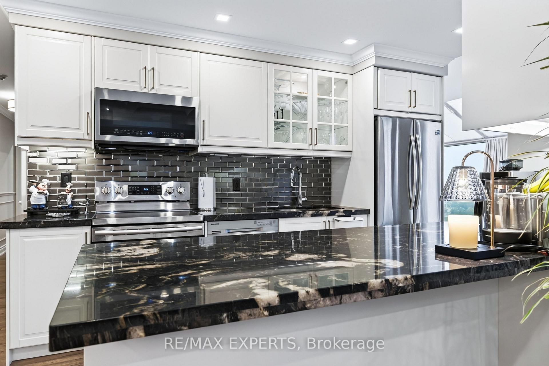 Photo 10 of Unit Ph01, 30 Harding Boulevard W, Richmond Hill, North Richvale — HOMEH