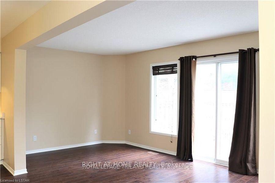 Photo 11 of 709 Silversmith Street, London, North M — HOMEH