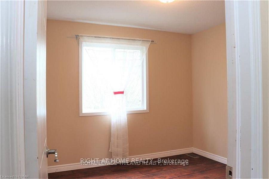Photo 19 of 709 Silversmith Street, London, North M — HOMEH