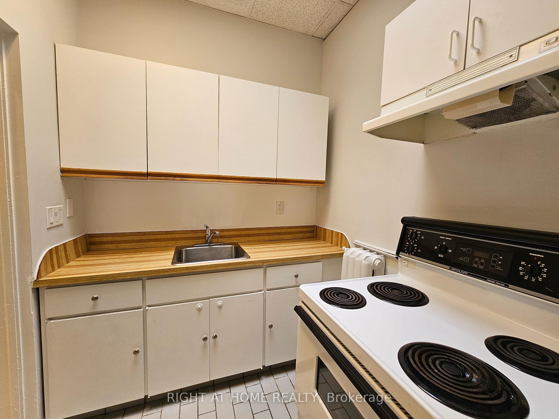 Photo 5 of Unit 6, 516 Yonge Street, Toronto, Church-Yonge Corridor — HOMEH