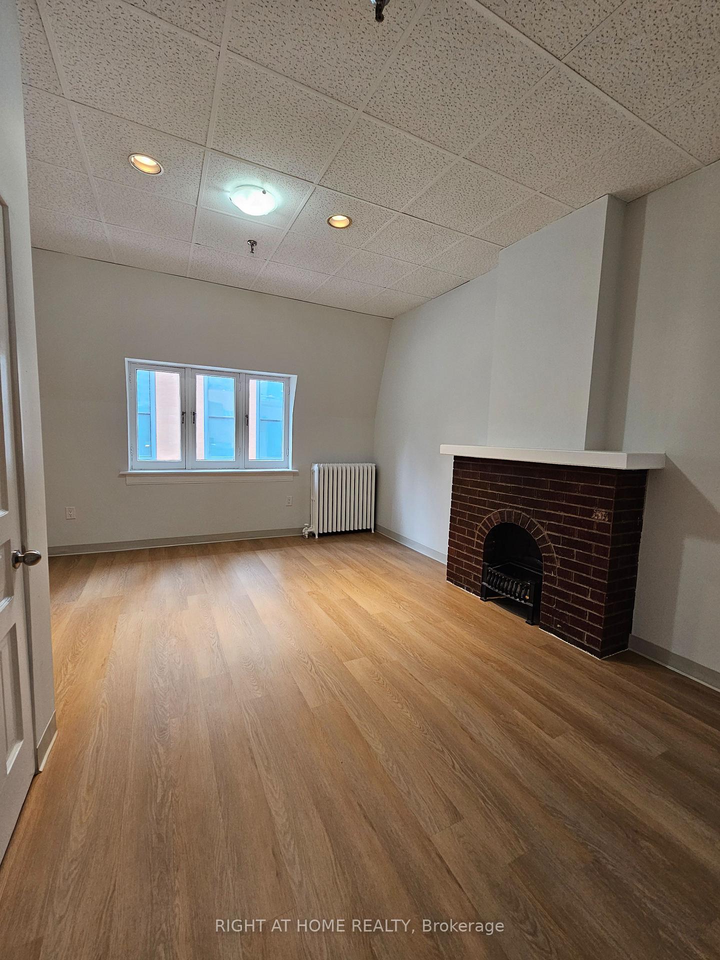 Photo 8 of Unit 6, 516 Yonge Street, Toronto, Church-Yonge Corridor — HOMEH
