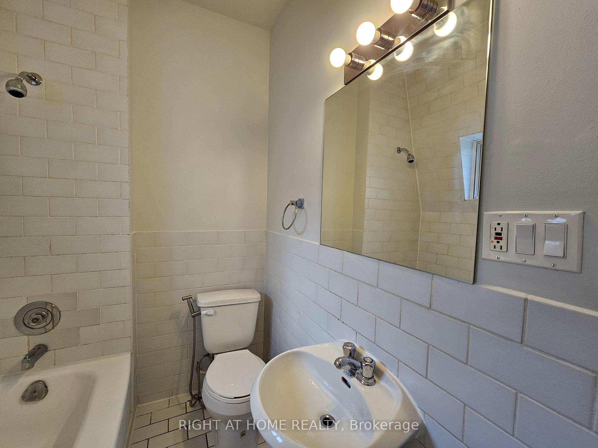 Photo 18 of Unit 6, 516 Yonge Street, Toronto, Church-Yonge Corridor — HOMEH