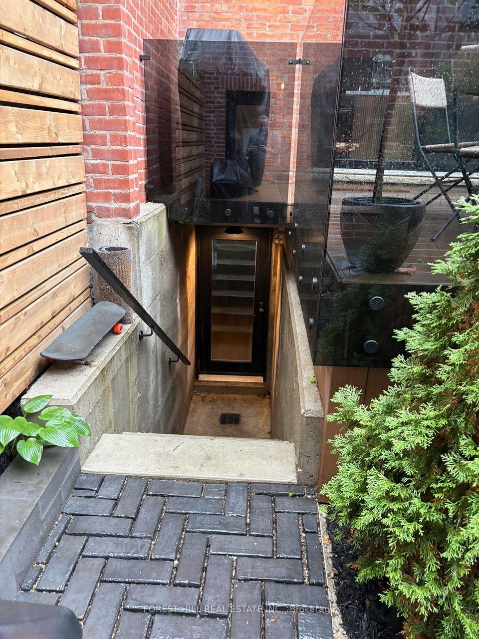 Photo 2 of Unit Lower, 77 Brunswick Avenue, Toronto, University — HOMEH