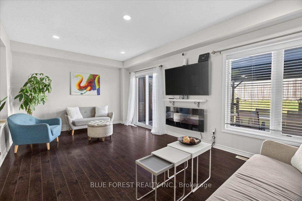 Photo 9 of 3317 Emily Carr Lane, London, South W — HOMEH