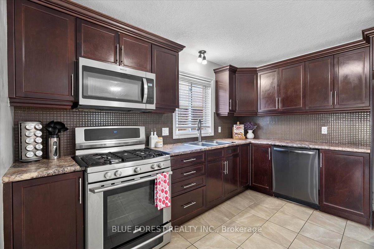 Photo 13 of 3317 Emily Carr Lane, London, South W — HOMEH