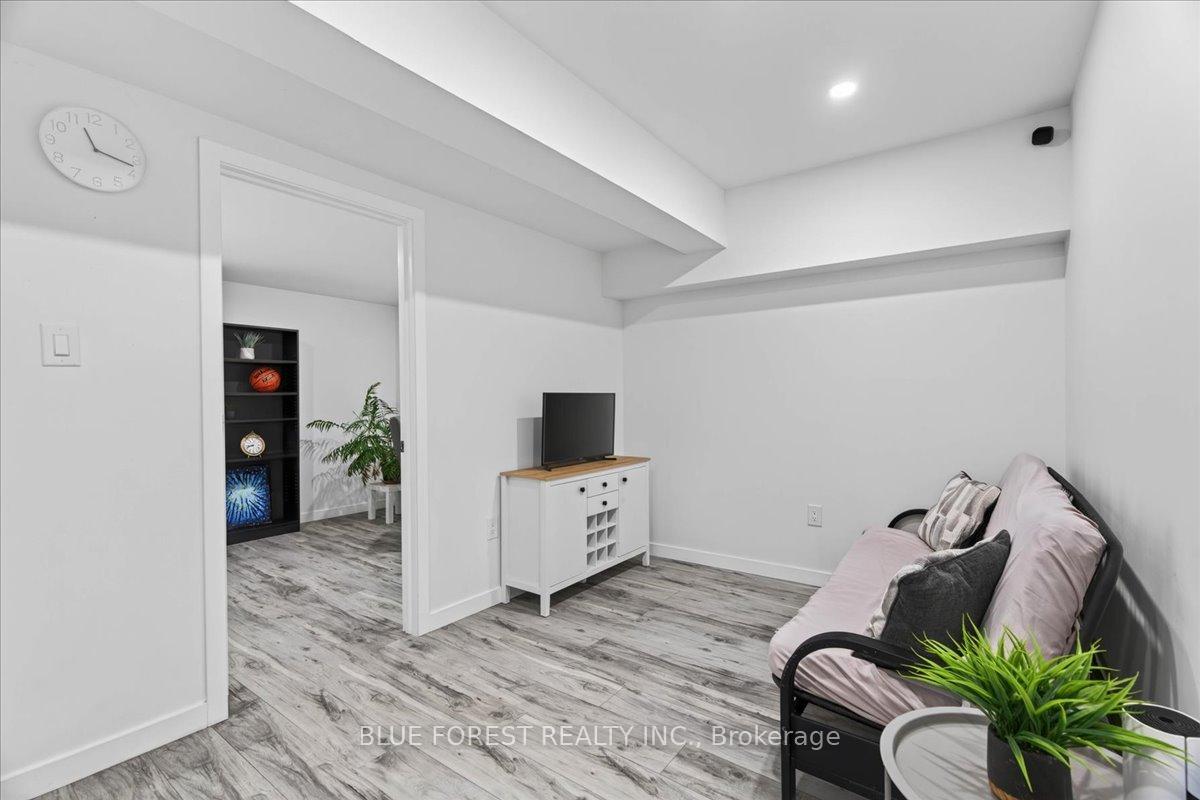 Photo 33 of 3317 Emily Carr Lane, London, South W — HOMEH