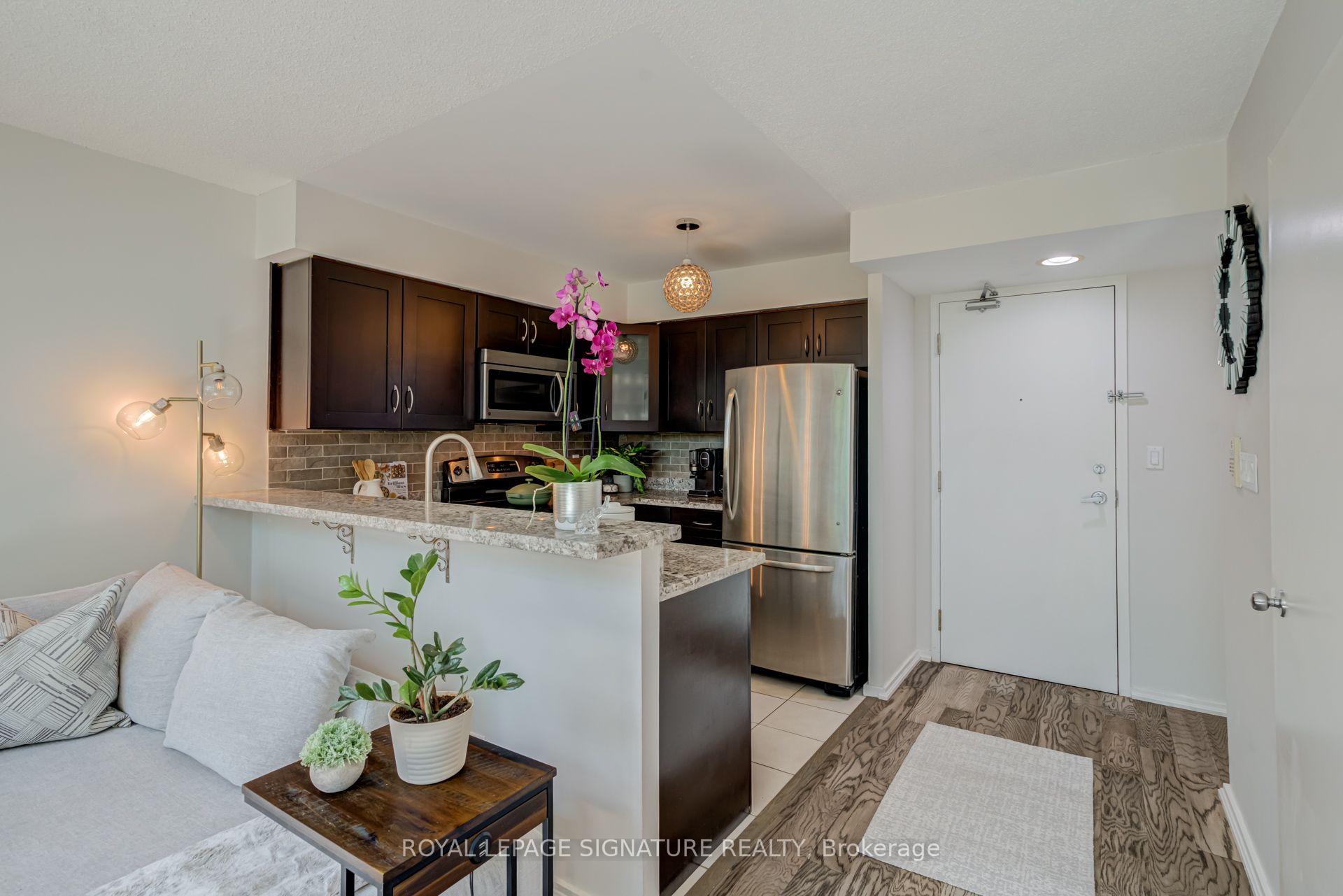 Photo 6 of Unit 203, 200 Manitoba Street, Etobicoke, Mimico — HOMEH