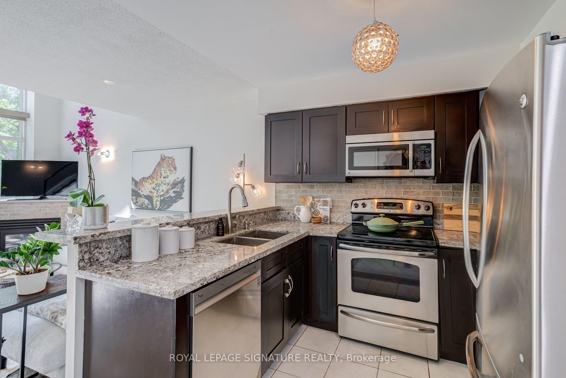 Photo 7 of Unit 203, 200 Manitoba Street, Etobicoke, Mimico — HOMEH