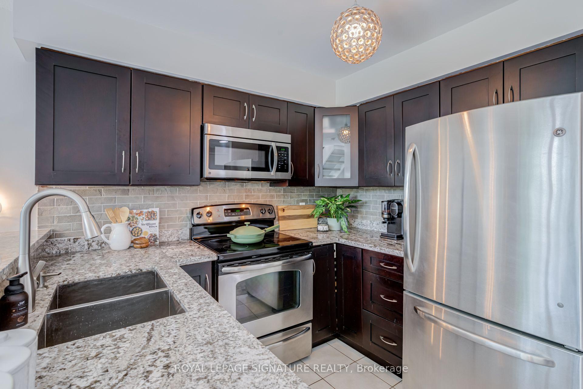 Photo 8 of Unit 203, 200 Manitoba Street, Etobicoke, Mimico — HOMEH