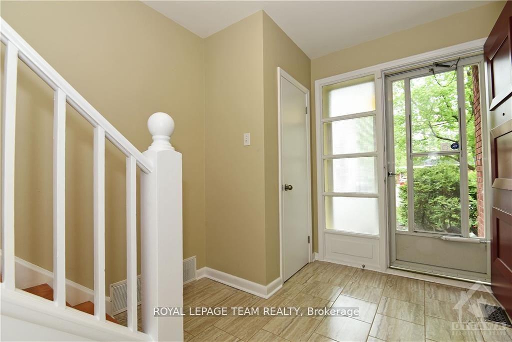 Photo 2 of 822 Quinlan Road, Ottawa, Elmvale Acres — HOMEH