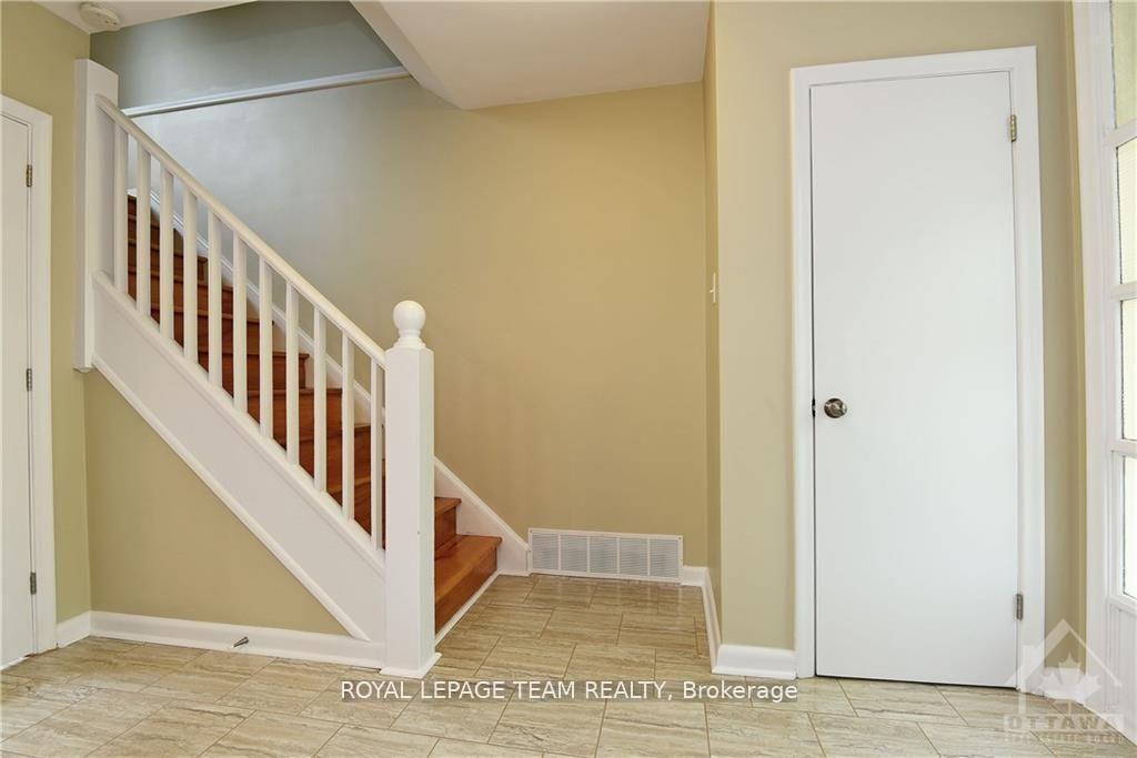 Photo 3 of 822 Quinlan Road, Ottawa, Elmvale Acres — HOMEH