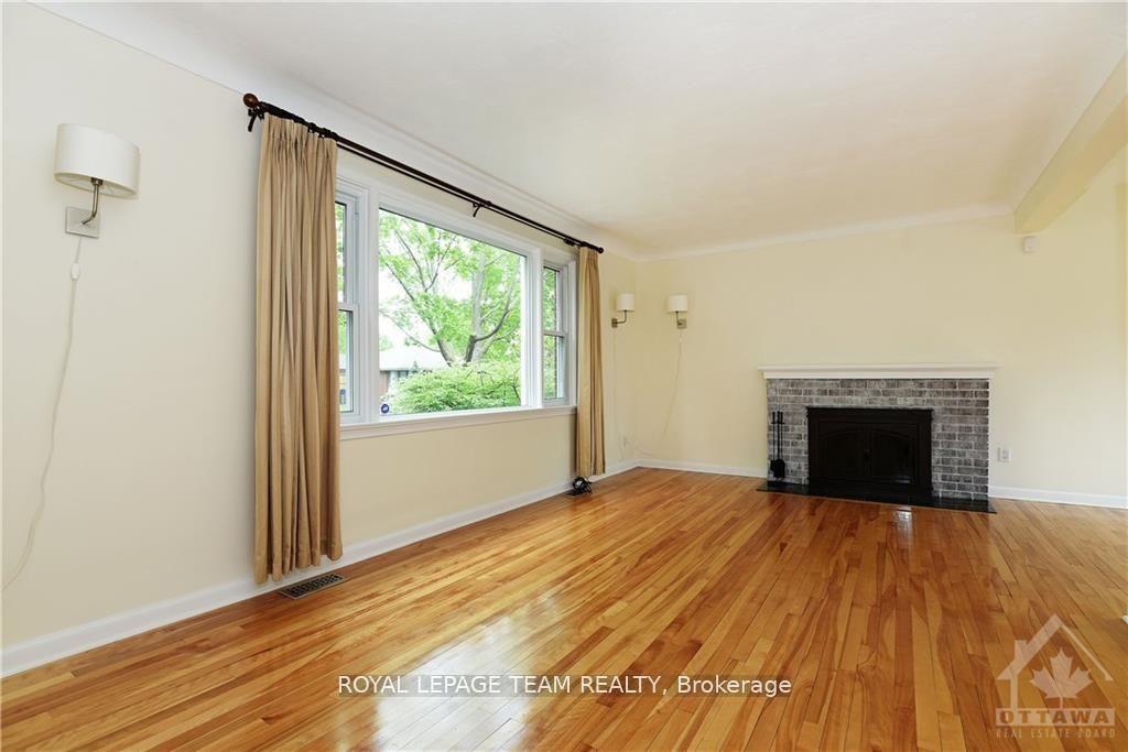 Photo 5 of 822 Quinlan Road, Ottawa, Elmvale Acres — HOMEH