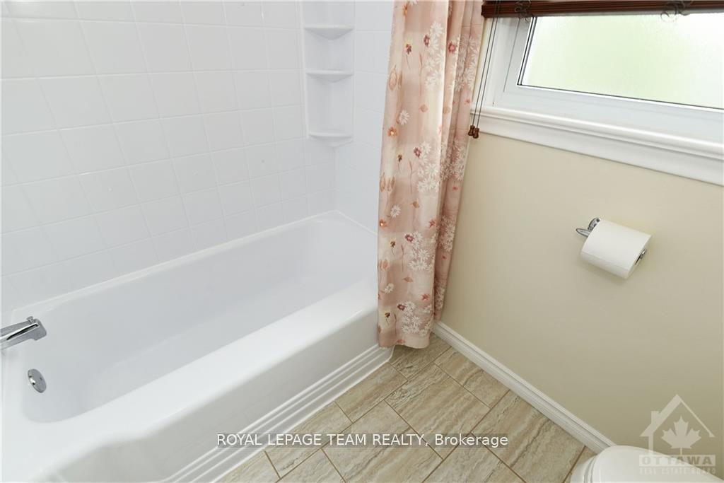 Photo 19 of 822 Quinlan Road, Ottawa, Elmvale Acres — HOMEH