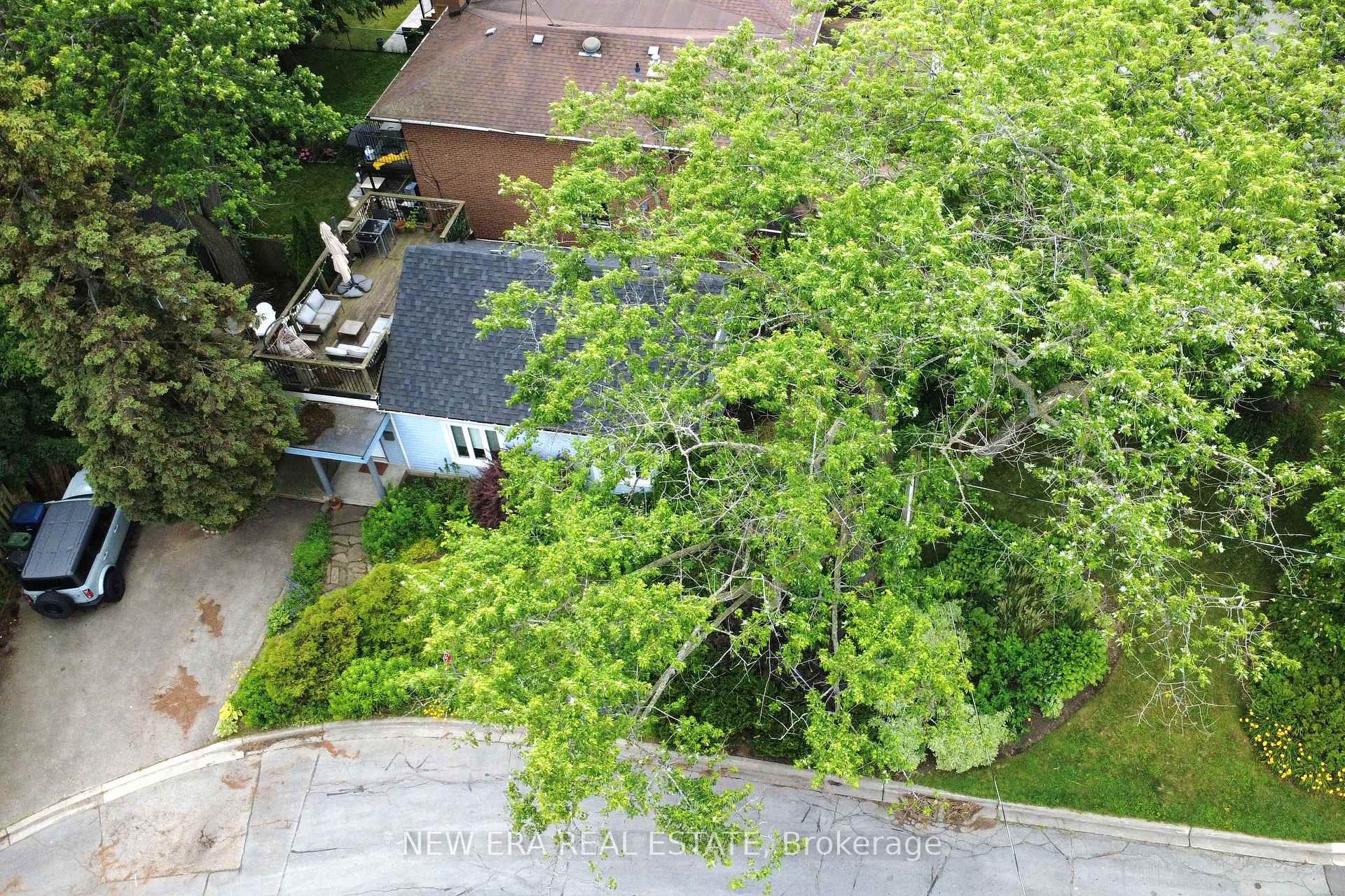 Photo 2 of 2 Foch Avenue, Etobicoke, Alderwood — HOMEH