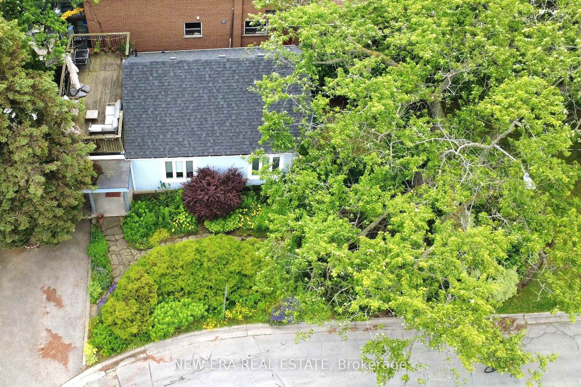 Photo 4 of 2 Foch Avenue, Etobicoke, Alderwood — HOMEH