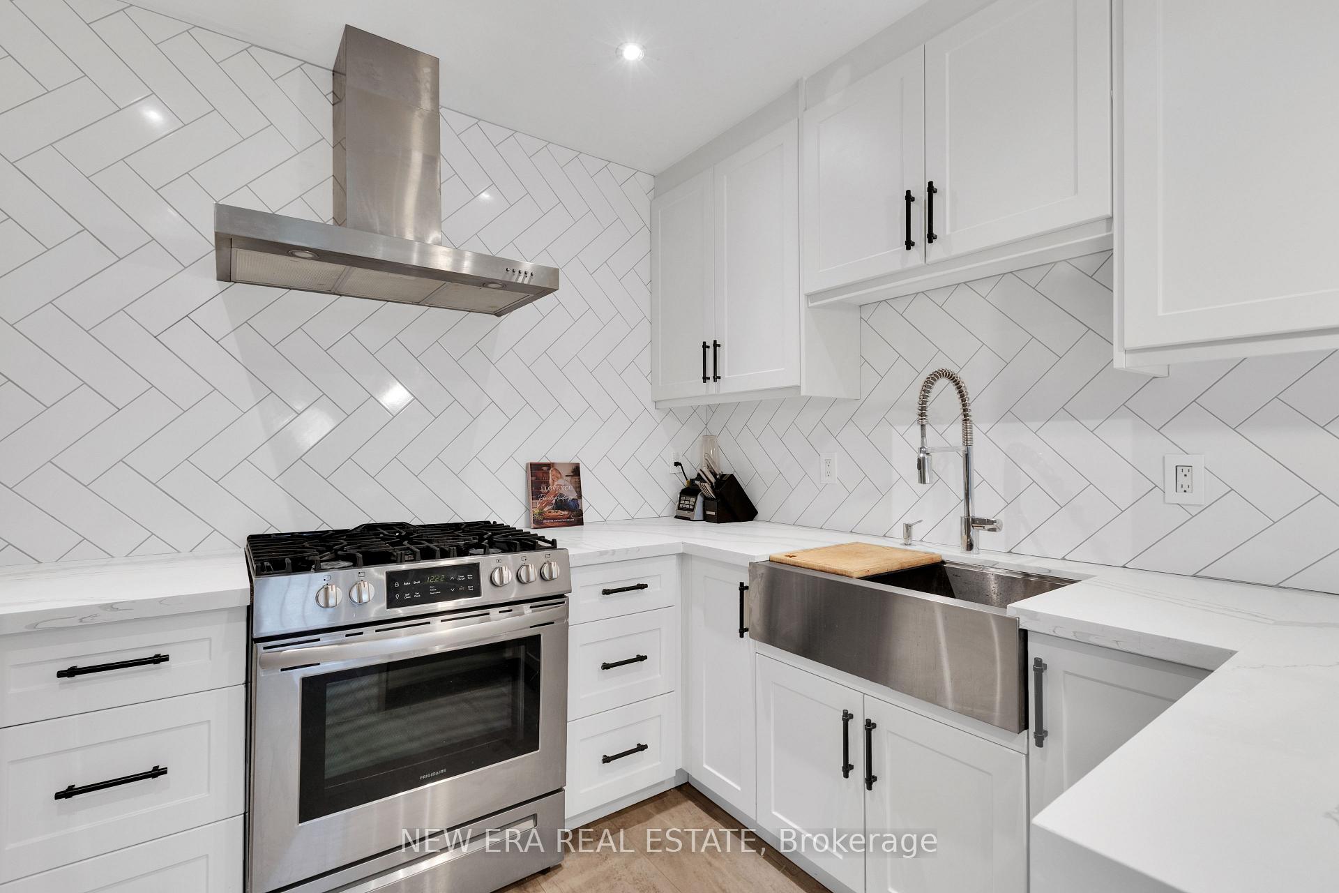 Photo 9 of 2 Foch Avenue, Etobicoke, Alderwood — HOMEH