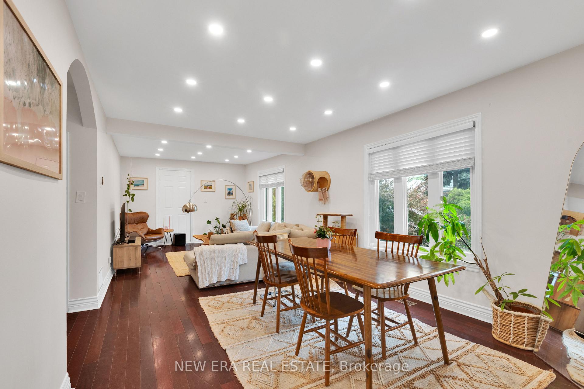 Photo 10 of 2 Foch Avenue, Etobicoke, Alderwood — HOMEH
