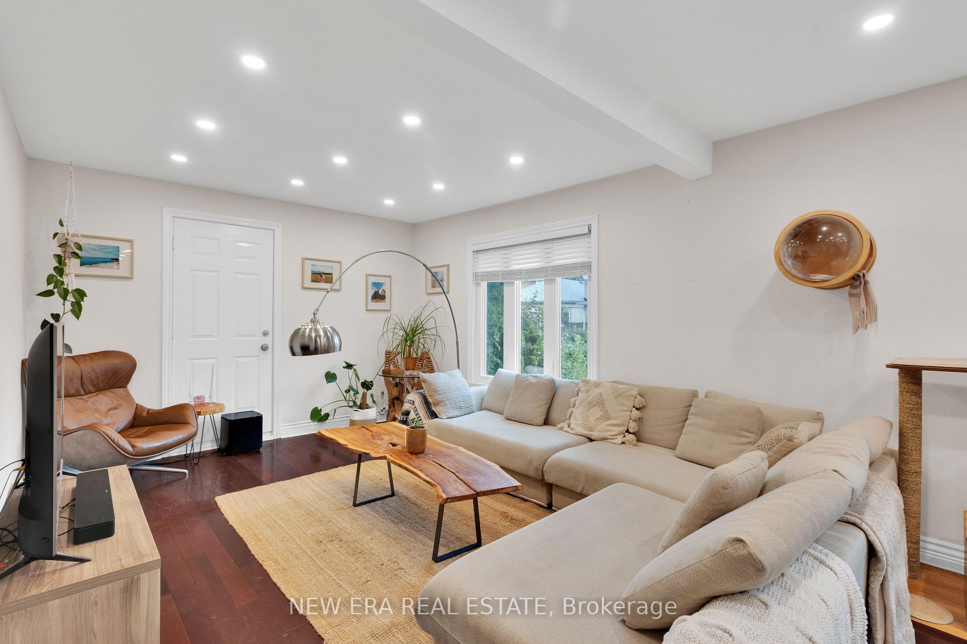 Photo 12 of 2 Foch Avenue, Etobicoke, Alderwood — HOMEH