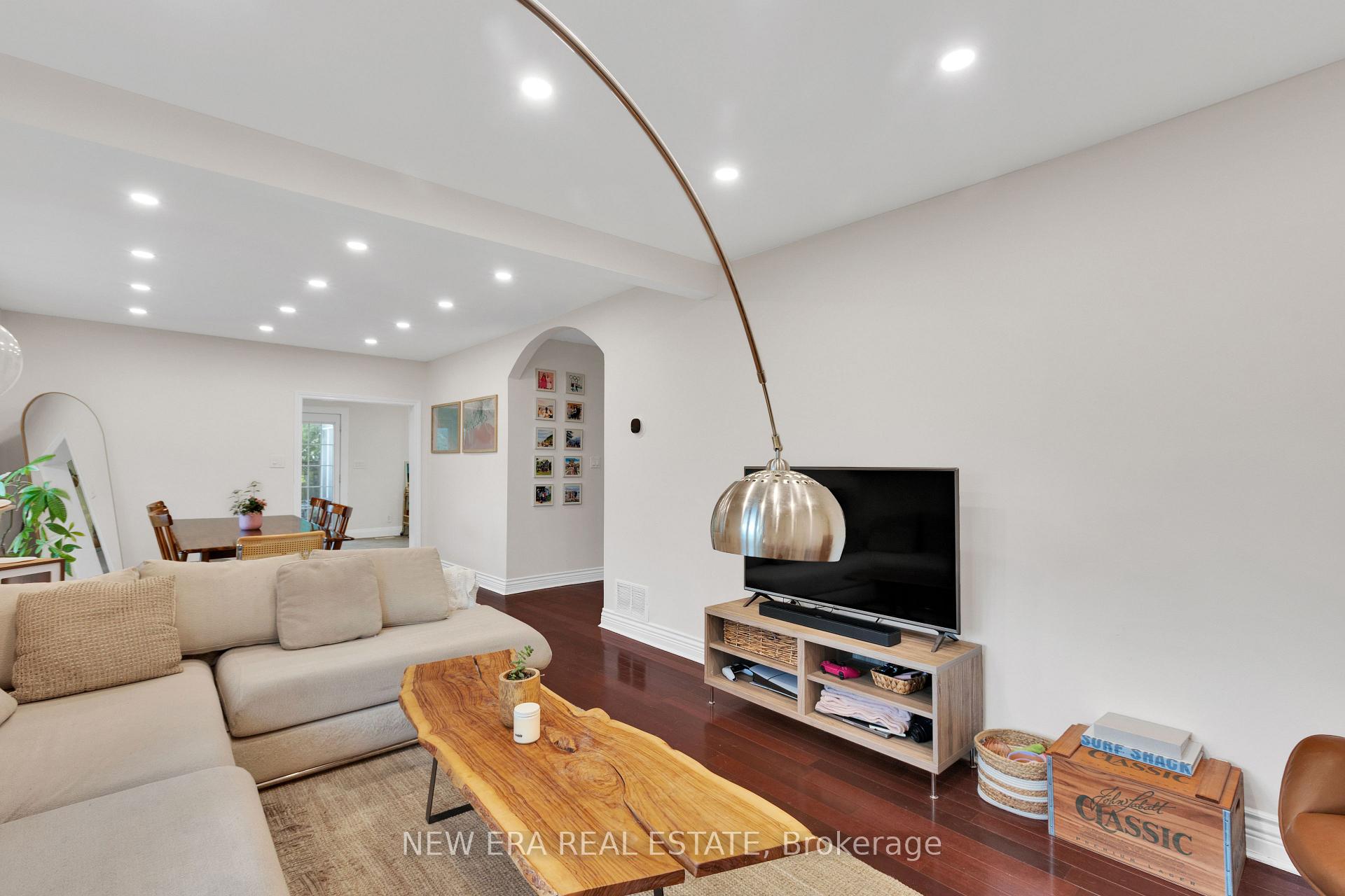 Photo 13 of 2 Foch Avenue, Etobicoke, Alderwood — HOMEH