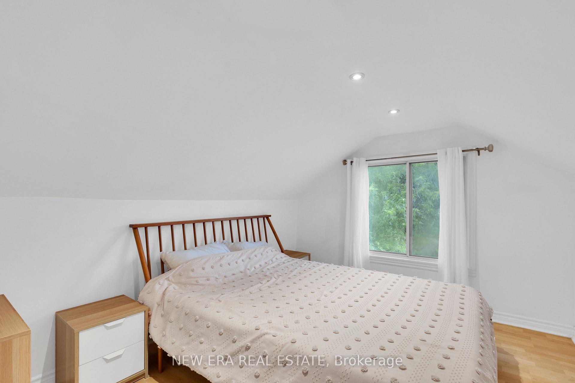 Photo 21 of 2 Foch Avenue, Etobicoke, Alderwood — HOMEH
