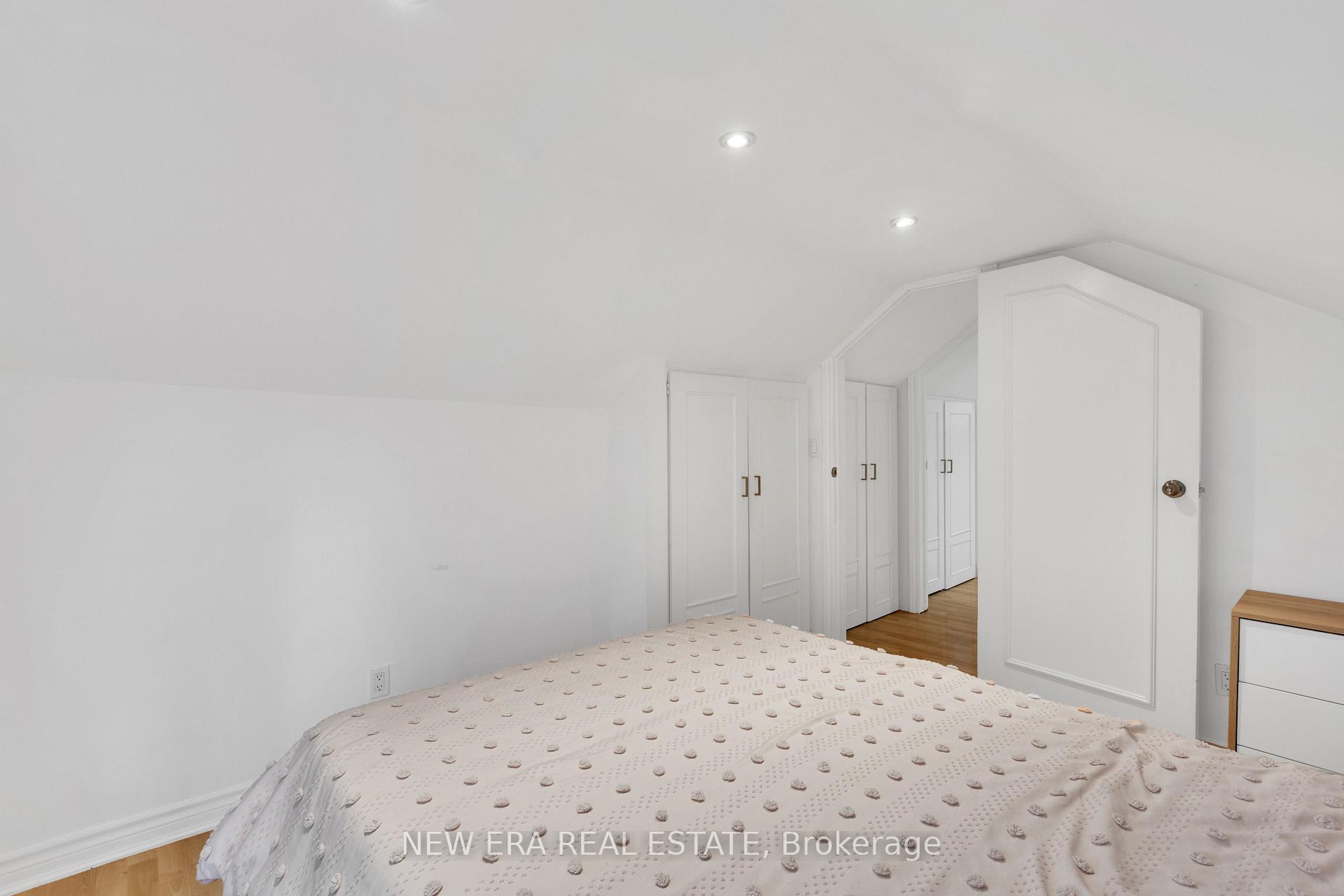 Photo 22 of 2 Foch Avenue, Etobicoke, Alderwood — HOMEH