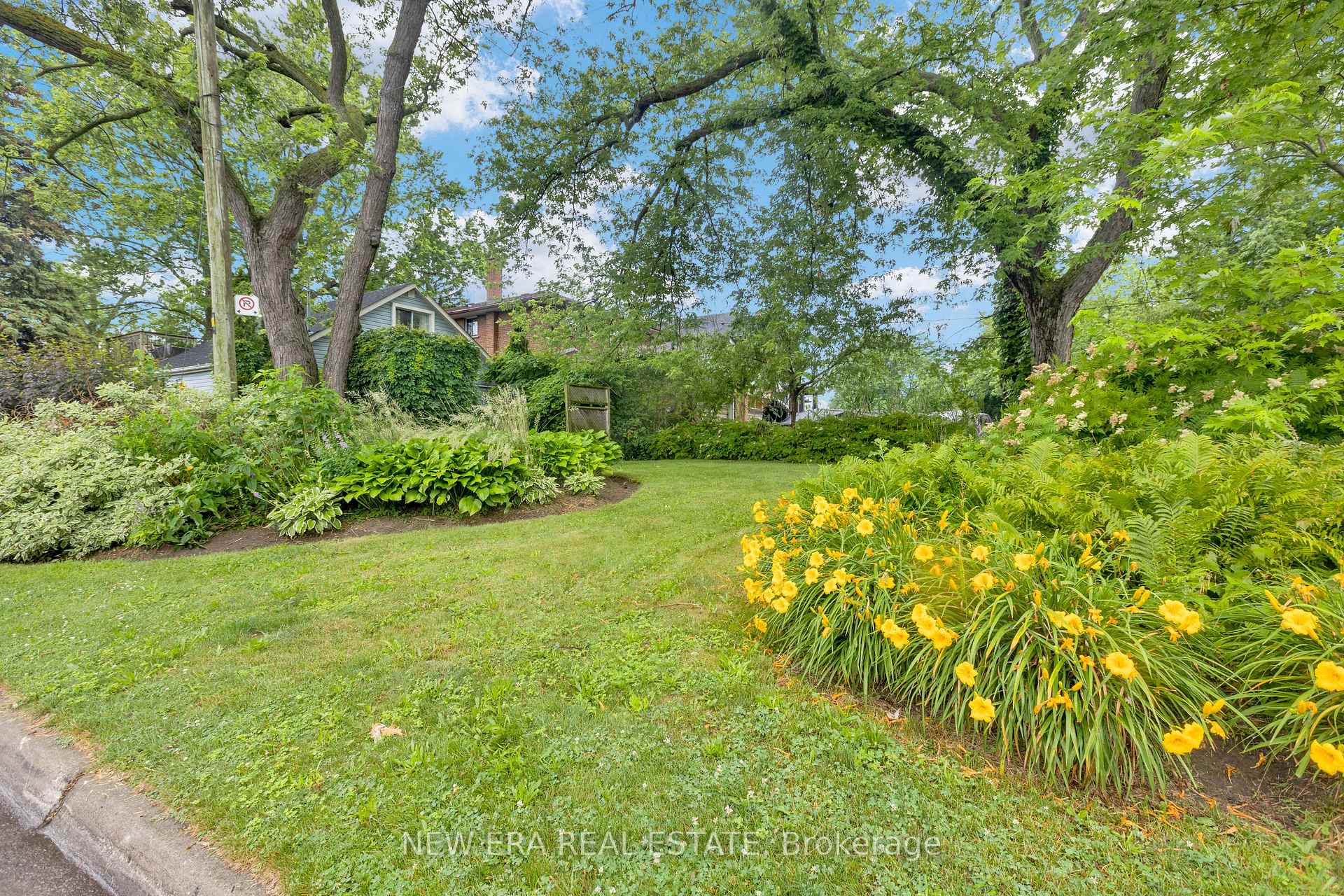 Photo 35 of 2 Foch Avenue, Etobicoke, Alderwood — HOMEH