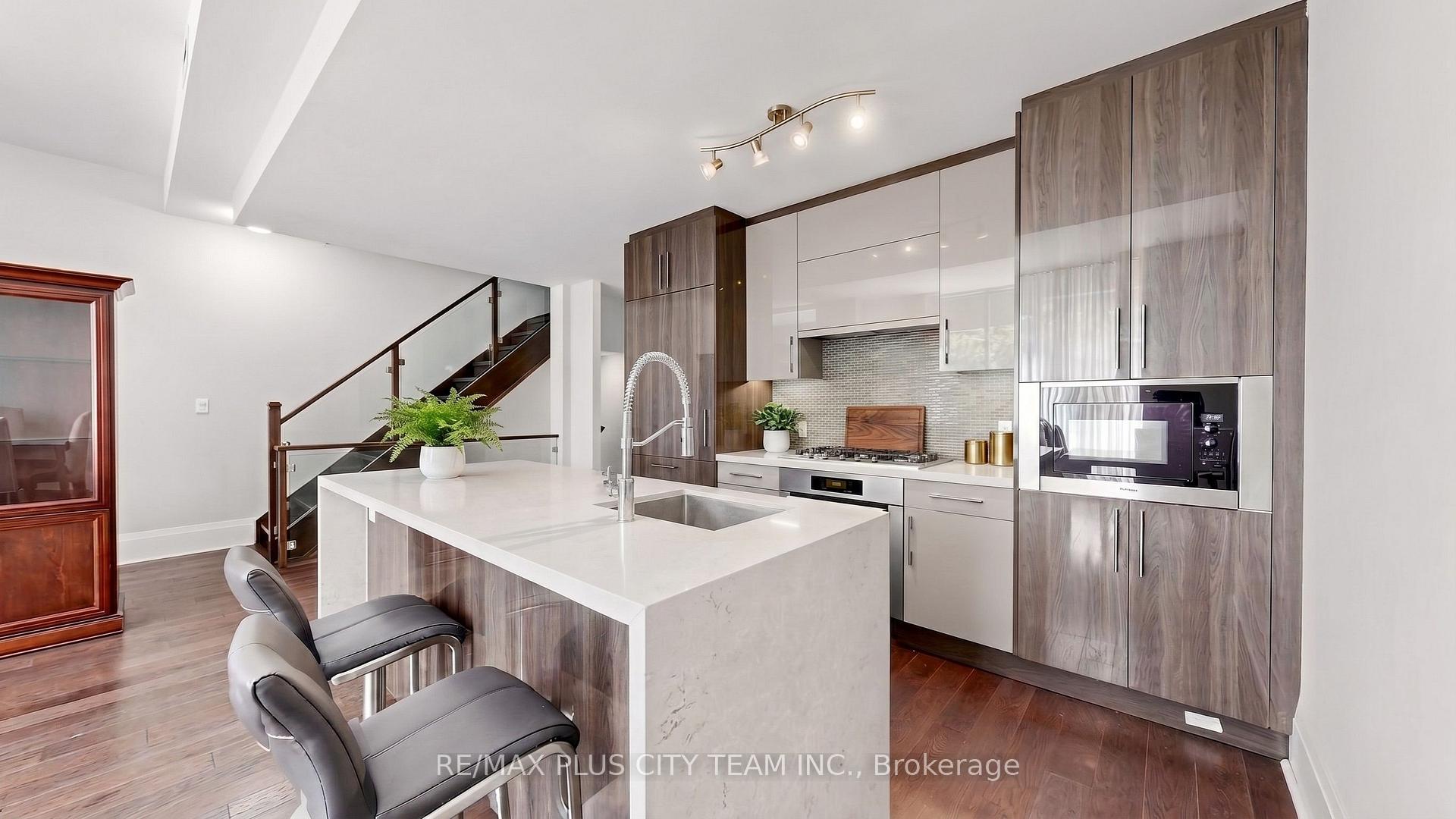 Photo 4 of Unit TH122, 29 Queens Quay E, Toronto, Waterfront Communities — HOMEH