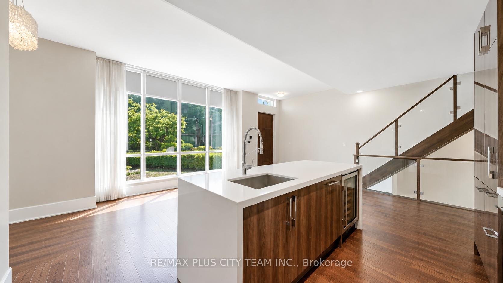 Photo 5 of Unit TH122, 29 Queens Quay E, Toronto, Waterfront Communities — HOMEH