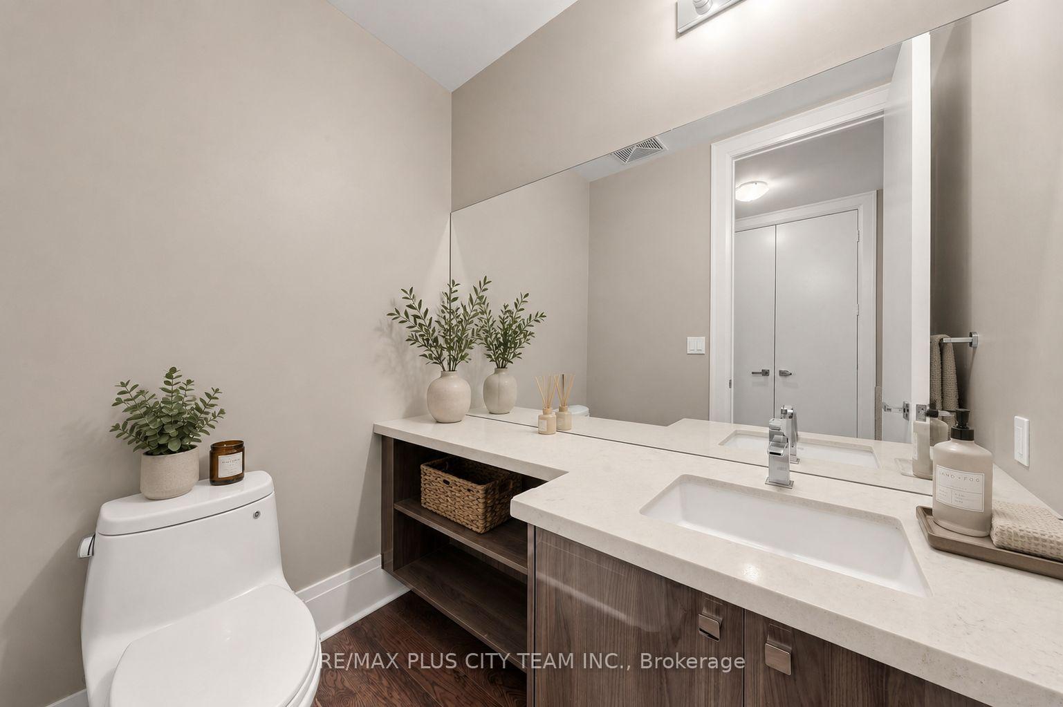 Photo 7 of Unit TH122, 29 Queens Quay E, Toronto, Waterfront Communities — HOMEH