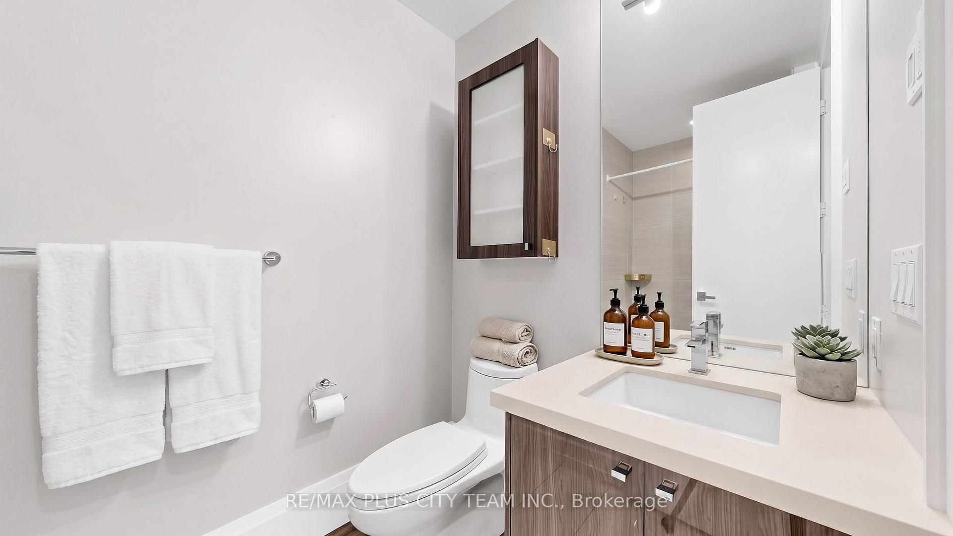 Photo 11 of Unit TH122, 29 Queens Quay E, Toronto, Waterfront Communities — HOMEH
