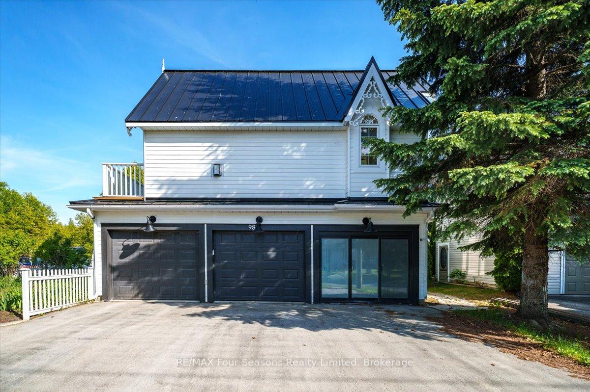 Photo 36 of 98 Huron Street, Collingwood — HOMEH