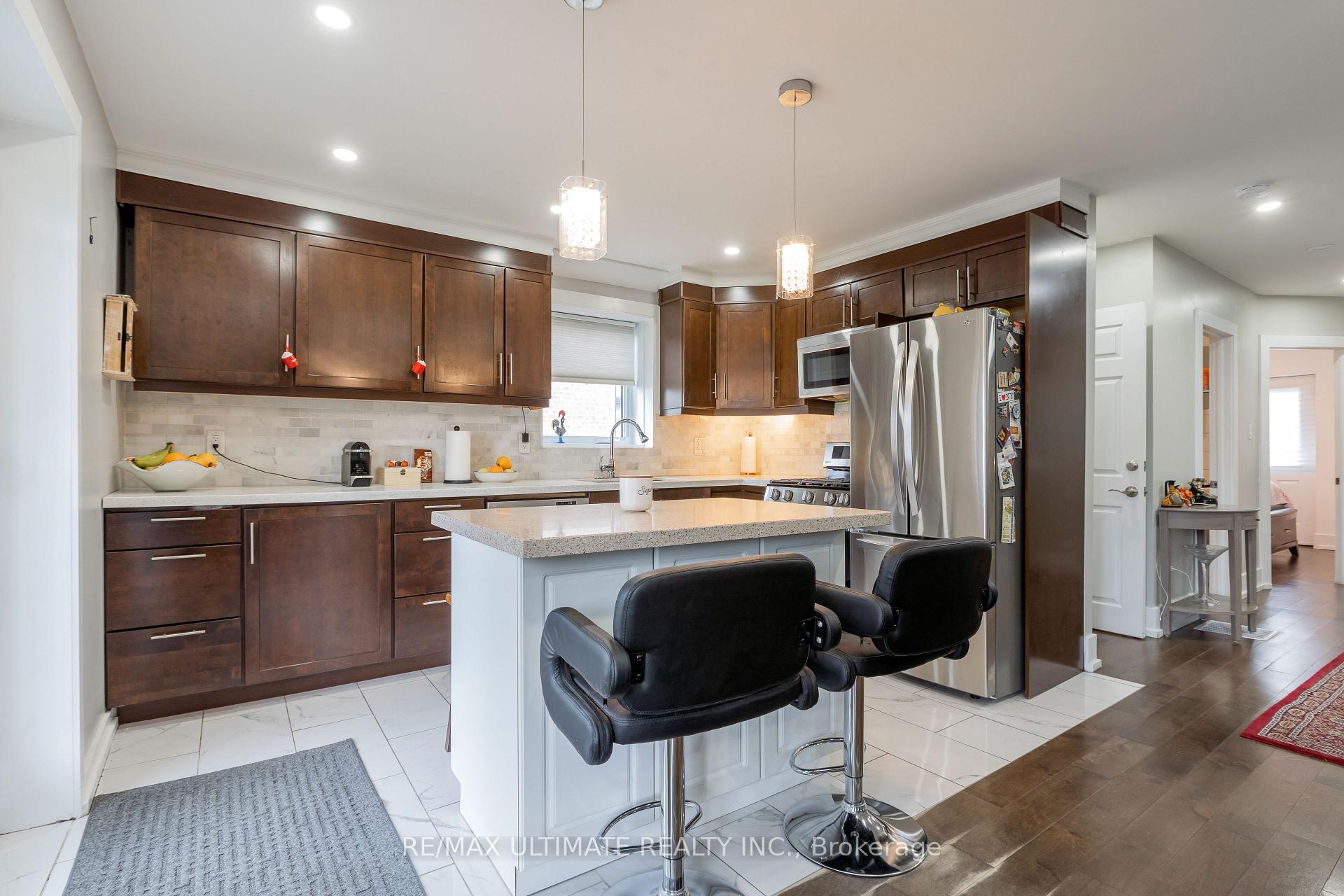 Photo 4 of 14 Nordale Crescent, North York, Brookhaven-Amesbury — HOMEH