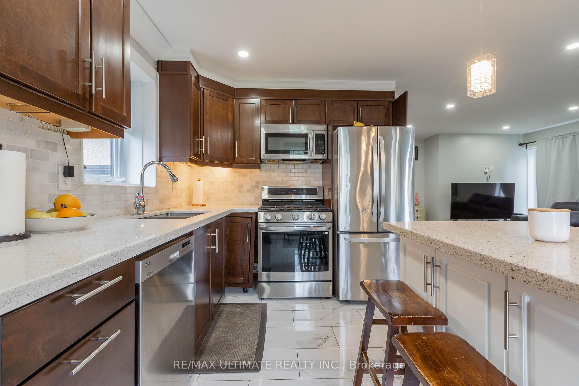 Photo 6 of 14 Nordale Crescent, North York, Brookhaven-Amesbury — HOMEH