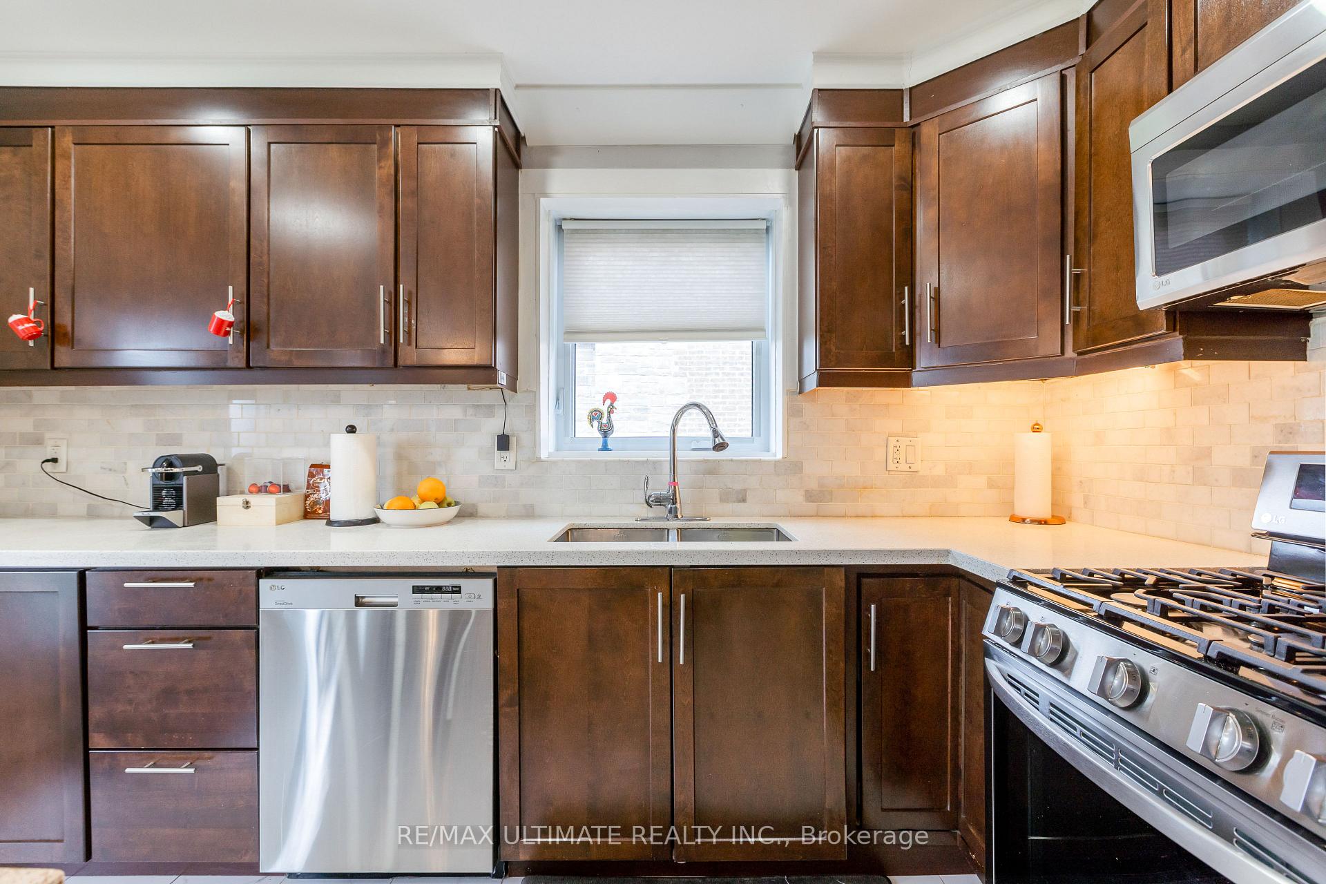 Photo 8 of 14 Nordale Crescent, North York, Brookhaven-Amesbury — HOMEH