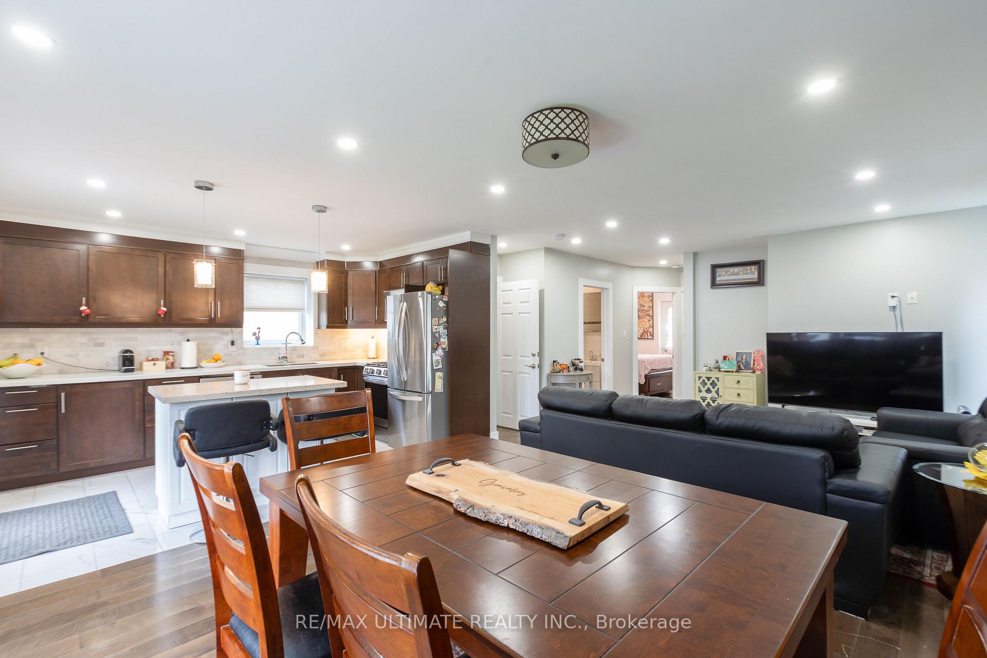 Photo 12 of 14 Nordale Crescent, North York, Brookhaven-Amesbury — HOMEH