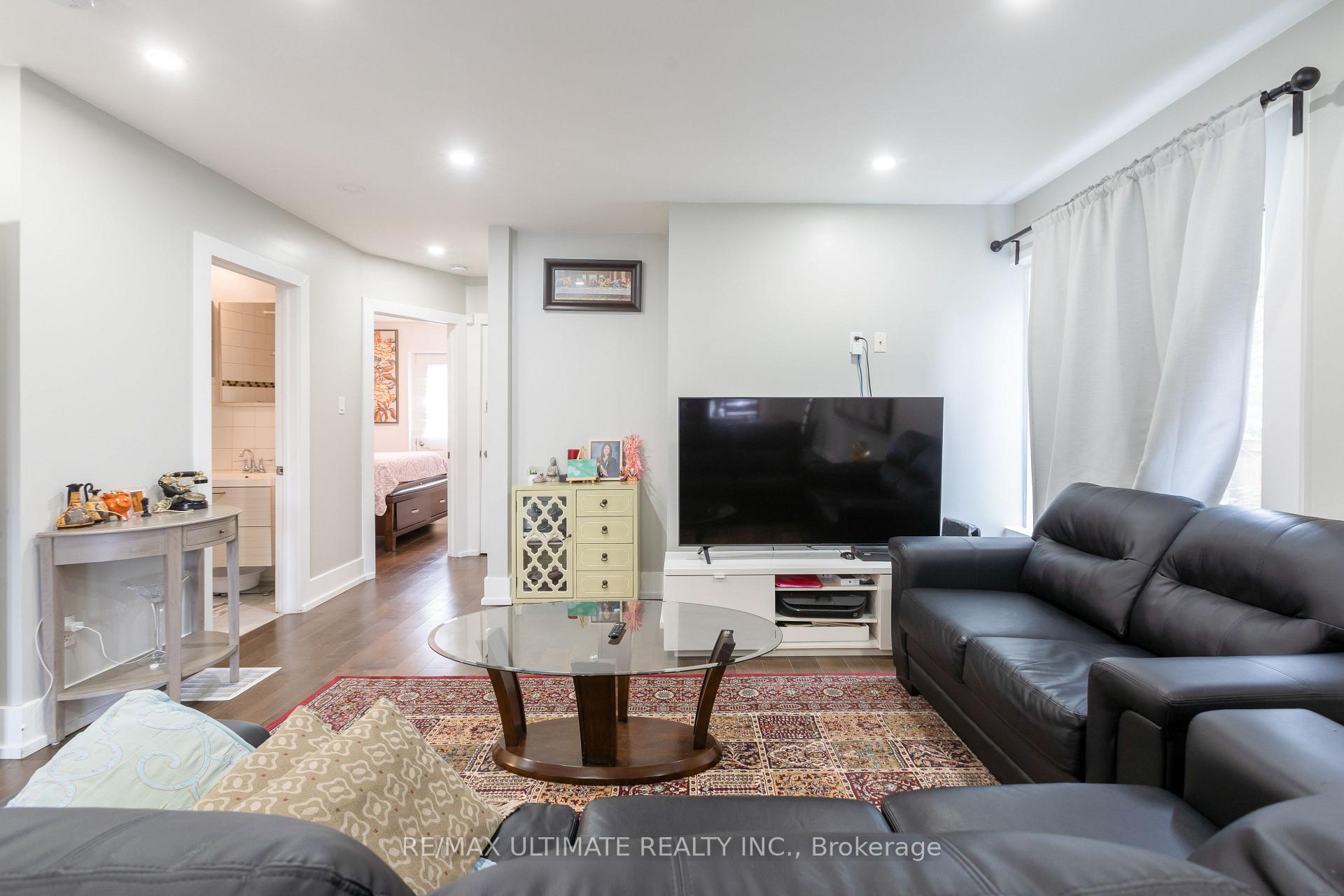 Photo 15 of 14 Nordale Crescent, North York, Brookhaven-Amesbury — HOMEH