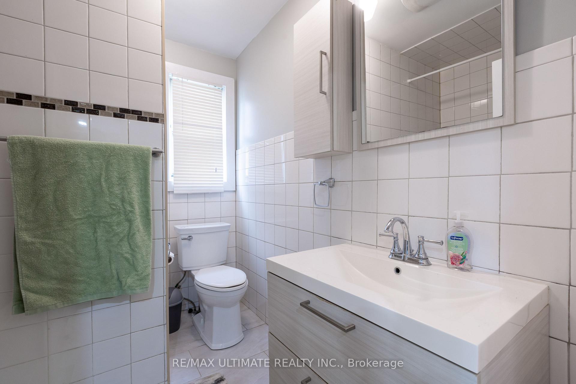 Photo 17 of 14 Nordale Crescent, North York, Brookhaven-Amesbury — HOMEH