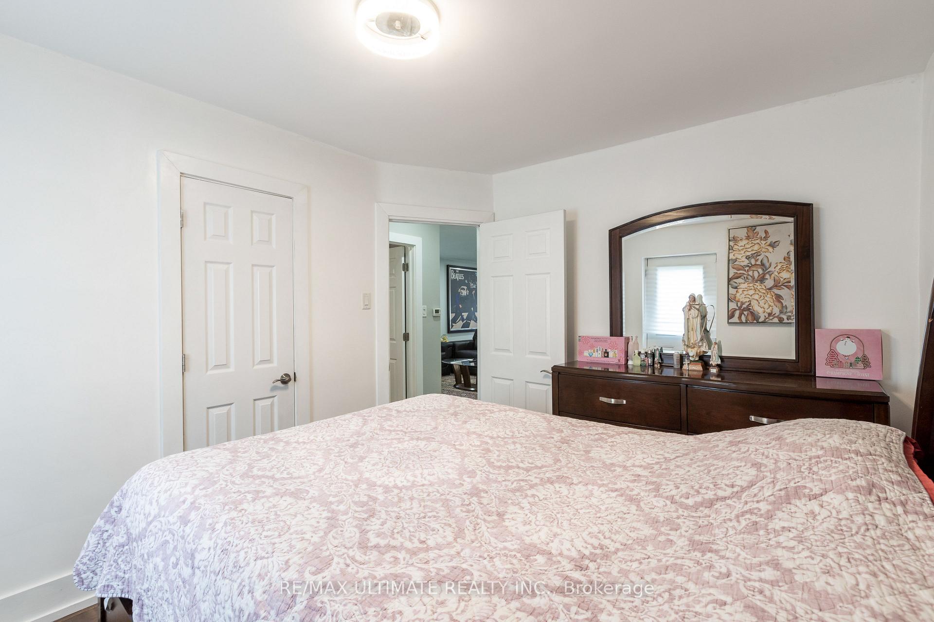 Photo 19 of 14 Nordale Crescent, North York, Brookhaven-Amesbury — HOMEH