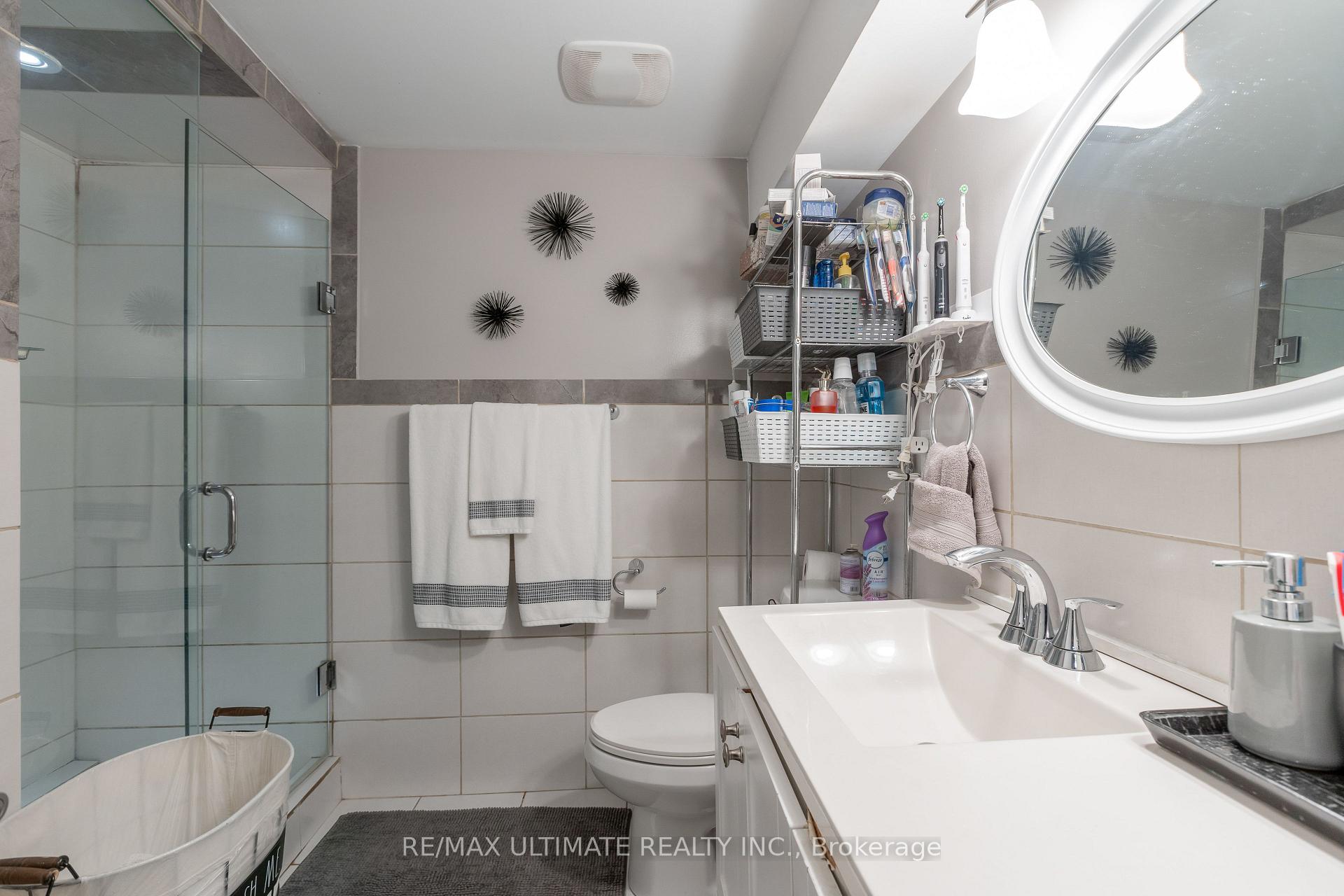 Photo 30 of 14 Nordale Crescent, North York, Brookhaven-Amesbury — HOMEH