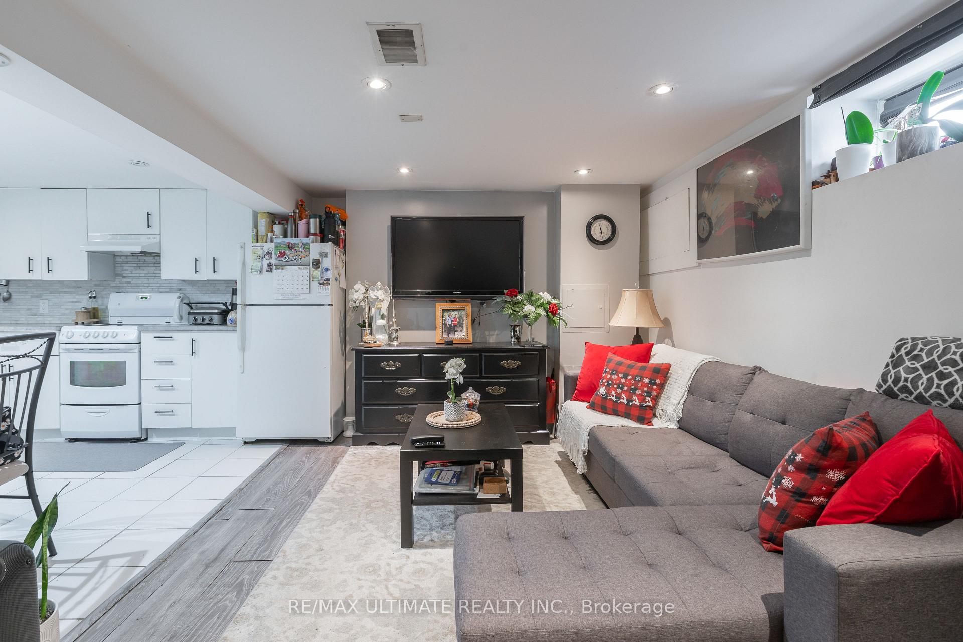Photo 32 of 14 Nordale Crescent, North York, Brookhaven-Amesbury — HOMEH